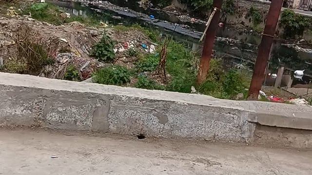   यह सहारनपुर की पाओं धोई नदी जिसमें गंगाजल का स्रोत है आज गंदगी से आई पड़ी है नगर निगम के द्वारा सफाई नहीं की जाती