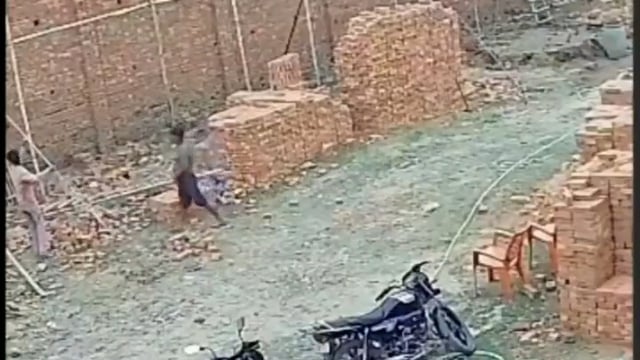 *औऱया में दीवाल बना रहे थे।अचानक हवा के झोंके में दीवाल भरभरा कर गिर गयी!*
