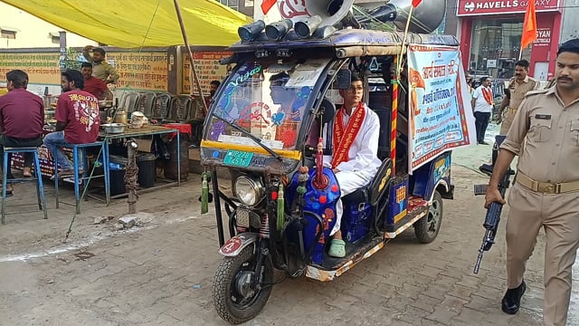 आर्य समाज से प्रचार गाड़ी निकाल ते शाहजहांपुर