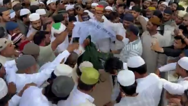 .....यूपी: रूसी मिलिट्री में ड्यूटी के दौरान मारे गए शावेद का पार्थिव शरीर रामपुर पहुंच गया।