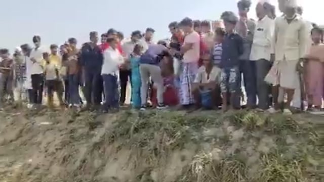 ▶️.....सफदरगंज क्षेत्र के चौखंडी के पास घर से निकले युवक की हत्या से हड़कंप सिर पर बेरहमी से वार कर युवक की हत्या आसिफ का कल्याणी नदी के पास मिला शव.         Barabanki