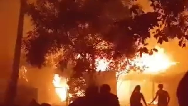 सीतापुर में आकाशीय बिजली गिरने से लगी आग