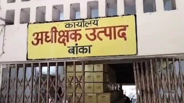 चालाकी नहीं चली: सीट के नीचे बने तहखाने से निकली विदेशी शराब