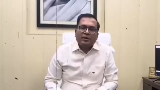 डीएम धर्मेंद्र प्रताप सिंह आंगनवाड़ी प्रीति के घर पहुंचे शाहजहांपुर 