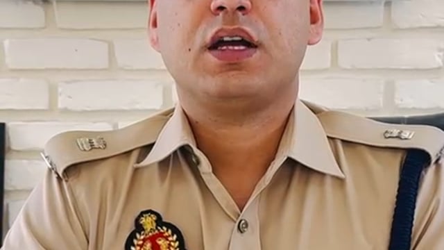 पुलिस की बड़ी कार्रवाई: 117 वांछित/एनबीडब्ल्यू अभियुक्त गिरफ्तार
शाहजहांपुर। पुलिस अधीक्षक के निर्देश पर चलाए जा रहे विशेष अभियान के तहत जनपद पुलिस ने बड़ी कार्रवाई करते हुए विभिन्न थाना क्षेत्रों से 117 वांछित व एनबीडब्ल्यू (गैर जमानती वारंट) अभियुक्तों को गिरफ्तार किया है।
