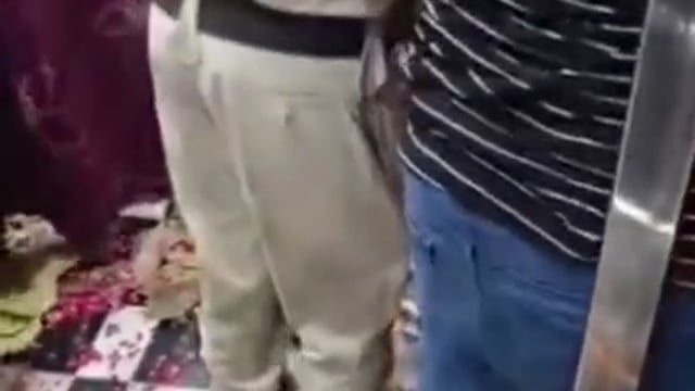 MANT-जूते पहनकर बांके बिहारी मंदिर में घुसा पुलिसकर्मी! वायरल वीडियो से मचा बवाल, गोस्वामी समाज में आक्रोश”