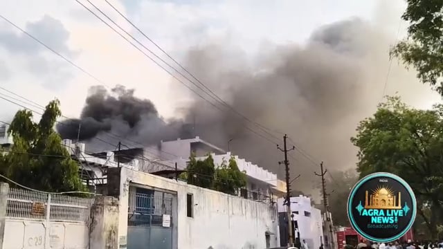 थाना सिकंदरा क्षेत्र के जूता की फैक्ट्री में भयंकर आग भगवती ढाबा के पास लगी आग मौके पर फायर ब्रिगेड की गाड़ी सक्रिय