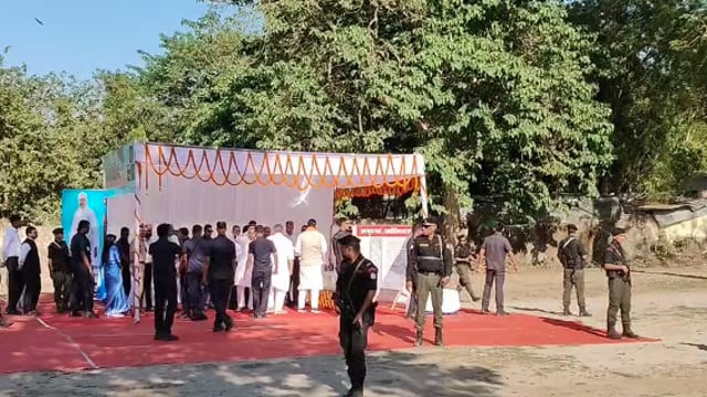 मुख्यमंत्री ने पश्चिम चम्पारण जिले के वाल्मीकिनगर में विभिन्न योजनाओं का किया उद्घाटन एवं शिलान्यास, विकास कार्यों का किया निरीक्षण।