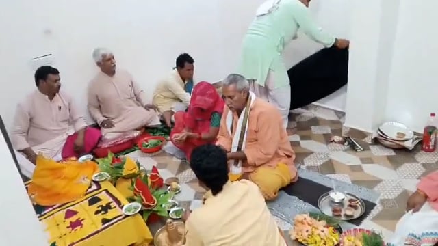 महा मृत्युंजय यज्ञ में पहुंचे मधुबनी राजकीय कृत हरदेव प्रसाद इंटरमीडिएट कालेज के पूर्व - पं० भरत उपाध्याय