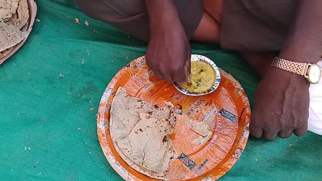 आंदोलनाच्या ठिकाणीच झुणका भाकर 