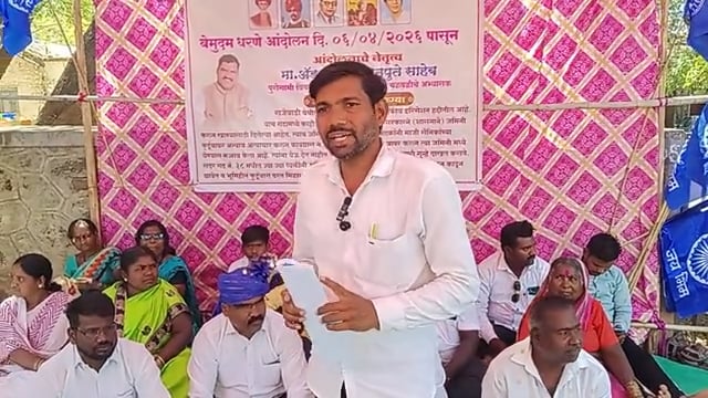 राजेवाडी च्य सैनिकांच्या धरनेआंदोलनात बोलताना मनसेचे राजेश जाधव 