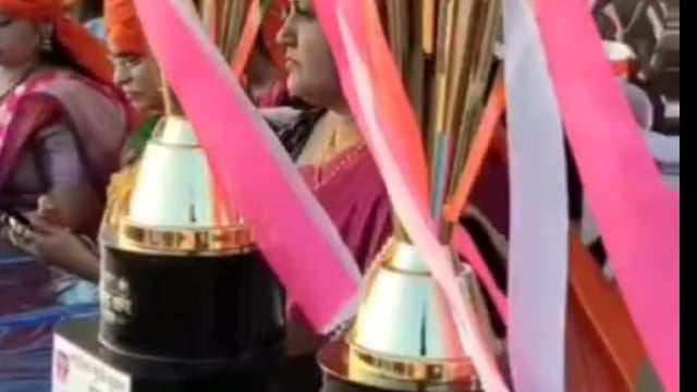 कोल्हापुरात फुलेवाडी येथील महात्मा फुले युवक मंडळाच्या पन्नासाव्या वर्धापन दिनानिमित्त युवक गोल्ड चषक आयोजित करण्यात आला