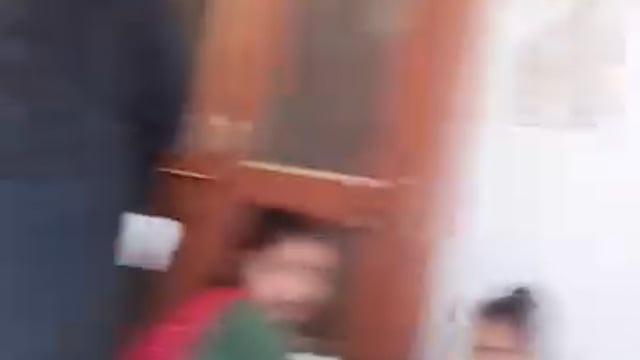 जगदीशपुर सीएचसी पर विकलांग दंपति परेशान व्हीलचेयर न मिलने का आरोप।