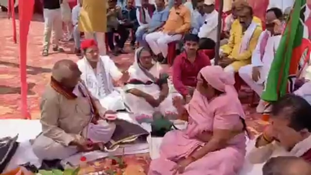 UP फतेहपुर....

 *ज़ब 2 MLA मे हुयी तू तू मै मै...*