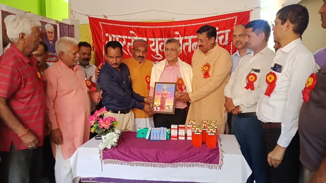 चेतना मंच के पदाधिकारी नरेंद्र त्यागी स्वस्थ दिवस मनाया