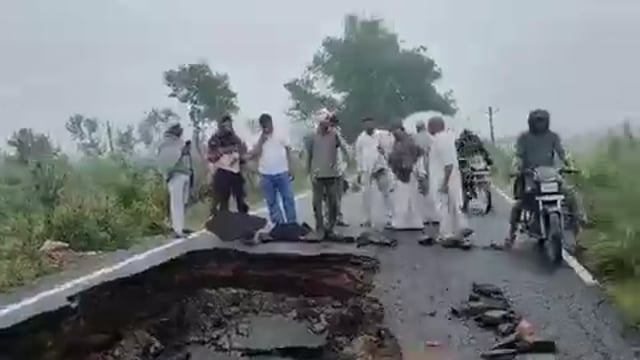 ➡️.....पश्चिमी उत्तर प्रदेश में आज बेशुमार ओले गिरे है, तेज बारिश के साथ