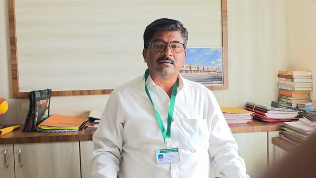 खरसुंडी चैत्र यात्रेसाठी बाजार समितीकडून केलेल्या तयारीची माहिती सचिव शशिकांत जाधव यांनी दिली