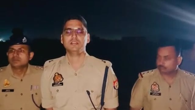 मुठभेड़ में आरोपी घायल, एक फरार
शाहजहांपुर के थाना कोतवाली क्षेत्र में पुलिस और बदमाशों के बीच मुठभेड़ हो गई। इस दौरान एक आरोपी गोली लगने से घायल हो गया, जबकि उसका साथी मौके से फरार हो गया। पुलिस ने घायल आरोपी को गिरफ्तार कर लिया है।