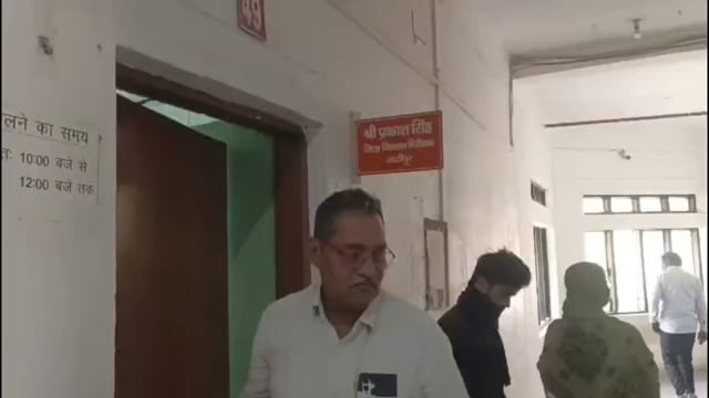 गाजीपुर एनसीईआरटी किताबों के लिए संबंध में प्रकाश सिंह ,जिला विद्यालय निरीक्षक का बयान