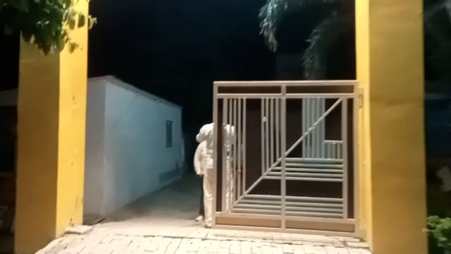 सहतवार कस्बे में अज्ञात वाहन की टक्कर से विद्यालय का टूटा गेट,घटना का वीडियो CCTV कैमरे में हुई कैद