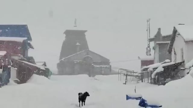 केदारनाथ (उत्तराखंड): केदारनाथ धाम में आज भी भारी बर्फबारी हो रही है

(सोर्स-केदारनाथ DM)