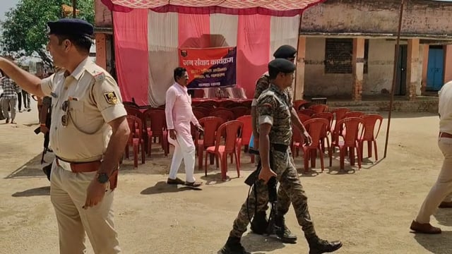 "बगहा में SP का मास्टरस्ट्रोक: कस्तूरबा स्कूल गोद, छात्राओं को सफलता मंत्र और गांव को आदर्श बनाने का ऐतिहासिक ऐलान"