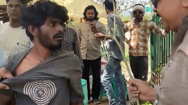 रुक्मणि विहार सेक्टर 2 में कबाड़ा बेचने वाले इसमैकिया को रंगे हाथ पानी की मोटर चुराते पकड़ा पुलिस के किया हवाले