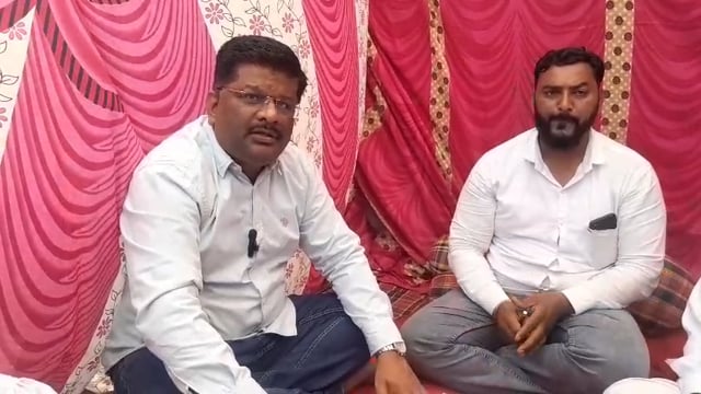 मांग गारुडी समाजाच्या सभागृहासाठीचे उपोषण मुख्याधिकारी सोमनाथ जाधव यांच्या आश्वासनानंतर मागे