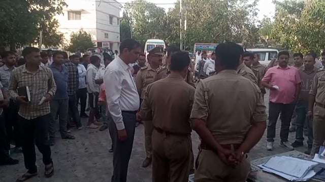 घायल व 10मृतकों की जानकारी लेने पहुंचे डीआईजी शैलेश कुमार व डीएम चंद्र प्रकाश 