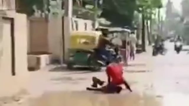 ➡️.....बिहार के अररिया जिले के फारबिसगंज में मामूली पार्किंग विवाद को लेकर नवी हुसैन की बीच बाज़ार गला रेतकर की गई निर्मम हत्या