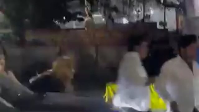 ➡️...मनचले ने विदेशी महिलाओं की छेड़खानी कर देश का नाम रोशन करने में अपना बहुमूल्य योगदान दिया
लेकिन विदेशी महिला अबला नारी नहीं होती 
वह भूल गया!
फिर क्या, 
विदेशी महिलाओं ने मिलकर अपने देश का नाम रोशन कर दिया!?