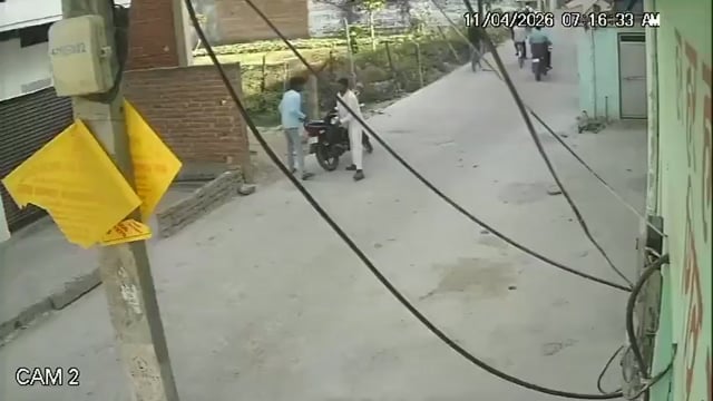 *उत्तर प्रदेश के जिला मिर्जापुर में दिन निकलते ही अधिवक्ता राजीव कुमार सिंह की गोली मारकर कर दी गई हत्या !!*

*बाईक सवार दो हमलावरों ने दिया वारदात को अंजाम....