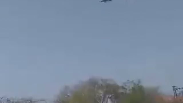 ➡️.....महाराष्ट्र –
नासिक से पुणे जा रहे मंत्री छगन भुजबल का हेलीकॉप्टर हेलीपेड की जगह कार पार्किंग में उतार दिया गया। CM देवेंद्र फडणवीस ने जांच का आदेश दिया है।