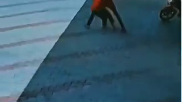 ➡️....महाराष्ट्र के छत्रपति संभाजीनगर में सिरफिरे प्रेमी ने दिनदहाड़े प्रेमिका की गला रेतकर हत्या कर दी।