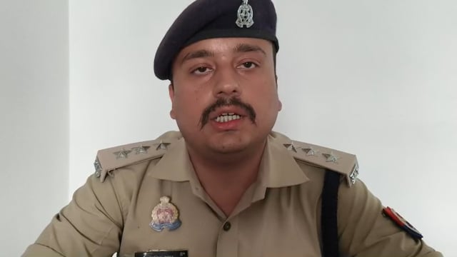 ➡️.....थाना कोतवाली देहात पुलिस को यह सूचना मिली कि एक व्यक्ति जिनका नाम जयसिंह है जो निवासी ग्राम विकवाजितपुर के है l उक्त के सम्बंध में क्षेत्राधिकारी लम्भुआ श्री रितिक कपूर की बाइट *