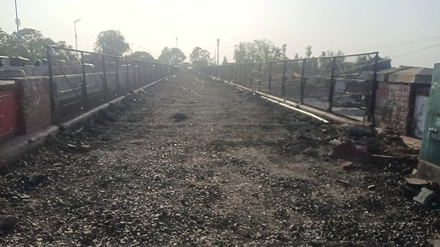 डेढ़ सौ साल पुराना पुल को तोड़ा जा रहा है