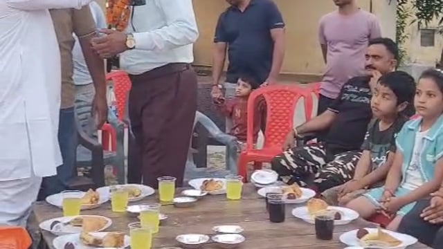 सेवानिवृत्त हुए पलिया फायर स्टेशन राधेश्याम पाल, विदाई समारोह में दी गई भावभीनी विदाई