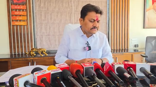 आटपाडी नगरपंचायत घनकचरा व्यवस्थापन कामात मुख्य अधिकारी वैभव हजारे व नगराध्यक्ष युवती जाधव यांच्या कडून मोठा भ्रष्टाचार- 