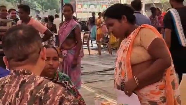 गडचिरोली पोलीस दलाच्या वतीने मौजा लाहेरी येथील आठवडी बाजार परिसरात मोफत आरोग्य तपासणी सपन्न