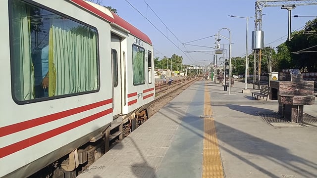 शाहजहांपुर रेलवे स्टेशन पर डीआरएम निरीक्षण किया और लखनऊ के लिए रवाना हो गए