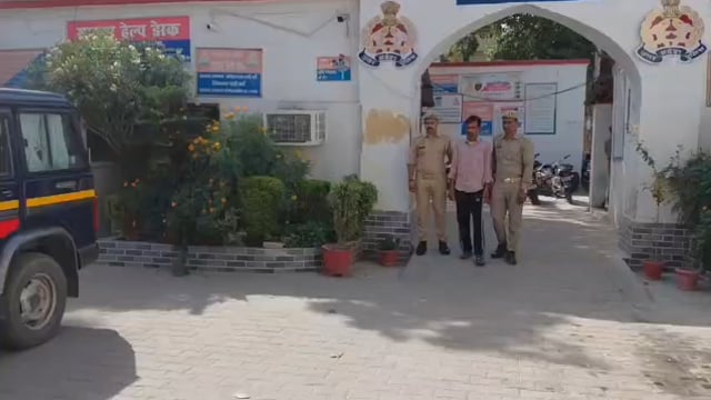 तिलहर कोतवाली में अभियुक्त गिरफ्तार किया गया