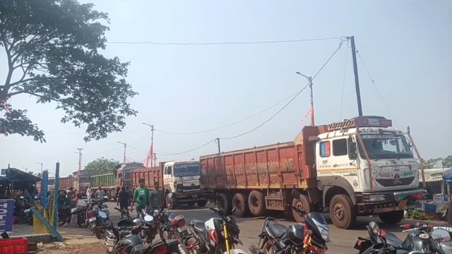 ଯାମୁଝାଡ଼ି ଧାମରା ରାସ୍ତା ରେ ପୁଣି ଦୁର୍ଘଟଣା।ଦୁଇ ଗାଈ ମୃତ ,ଉତ୍ୟକ୍ତ ଲୋକ ଙ୍କ ରାସ୍ତା ଅବରୋଧ ।