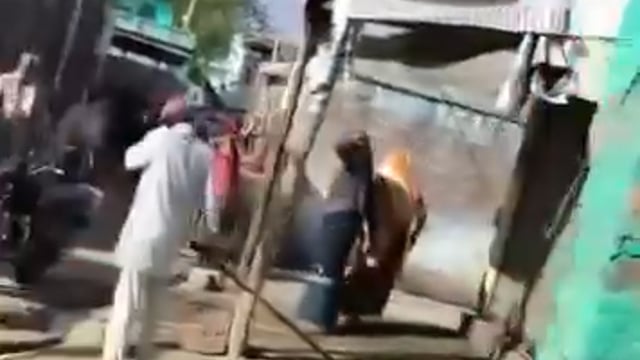 मथुरा के रहेडा में लाठी डड्डा व फायरिंग का विडियो सोशल मीडिया पर वायरल