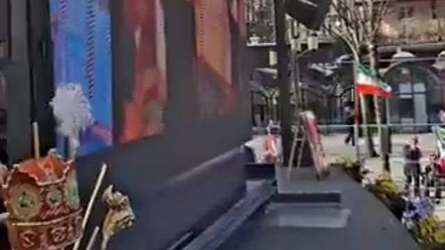 ➡️.....स्वीडन में हज़ारों लोग इकट्ठा हुए, ईरान में इस्लामिक रिपब्लिक के खिलाफ खड़े हुए, और स्वीडिश सरकार से उस शासन पर और दबाव डालने की मांग की।*