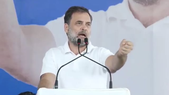 ➡️....आज अडानी के पास भले ही बहुत पैसा है लेकिन वो हिन्दुस्तान से बाहर नहीं जा सकता,क्योंकि जैसे ही अडानी देश से बाहर जाएगा,अमेरिका उसे पकड़ लेगा  - राहुल गांधी