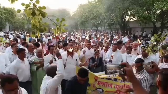 टीईटी के अनिवार्यता को लेकर लामबंद हुए शिक्षक,मशाल जुलूस निकाल कर अंतिम लड़ाई लड़ने की दी चेतावनी