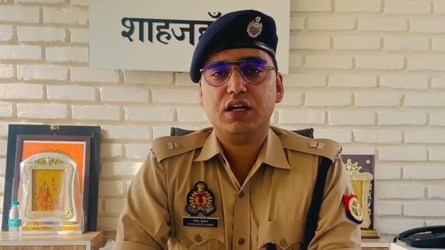 थाना मदनापुर क्षेत्रांतर्गत ग्राम बरीखास में खेत पर बरसीम काटने को लेकर गांव के ही दो पक्षों के मध्य हुए विवाद में white