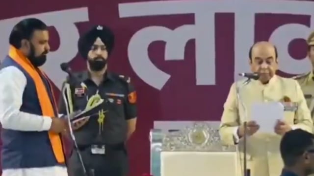 😭....बिहार मैं बहार ही बाहर है ...नीतीश कुमार है..नारे का अंत ... बदला नारा..बिहार मैं अब आयेगी बाहर है क्योंकि बीजेपी सरकार है ।।