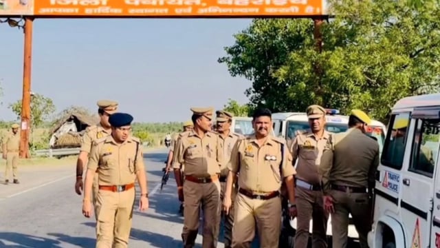 Bahraich -पुलिस अधीक्षक महोदय श्री विश्वजीत श्रीवास्तव द्वारा वैकल्पिक मार्ग चहलारी घाट पुल का किया गया निरीक्षण, दिये @