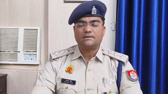 मदनापुर गोलीकांड: 2 आरोपी गिरफ्तार, पुलिस की त्वरित कार्रवाई
शाहजहांपुर के थाना मदनापुर क्षेत्र के ग्राम बरीखास में 14/15 अप्रैल 2026 की रात हुए विवाद में एक युवक की गोली लगने से मौत हो गई थी। मामले को गंभीरता से लेते हुए पुलिस ने त्वरित कार्रवाई करते हुए घटना में वांछित दो अभियुक्तों को गिरफ्तार कर लिया है।
